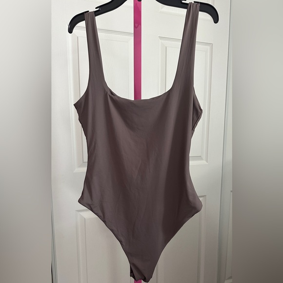 SHEIN Shapewear Bodysuit - Picture 4 of 6